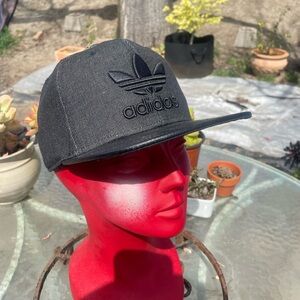 Adidas Black Snapback Cap!! 🔥